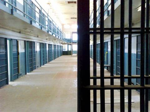 Συναγερμός στην Τρίπολη: Ισοβίτης κακοποιός δεν επέστρεψε στη φυλακή μετά από άδεια