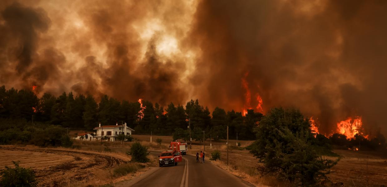 Σε «πορτοκαλί» συναγερμό παραμένει η Εύβοια για κίνδυνο φωτιάς και αύριο- Οι οδηγίες στους πολίτες