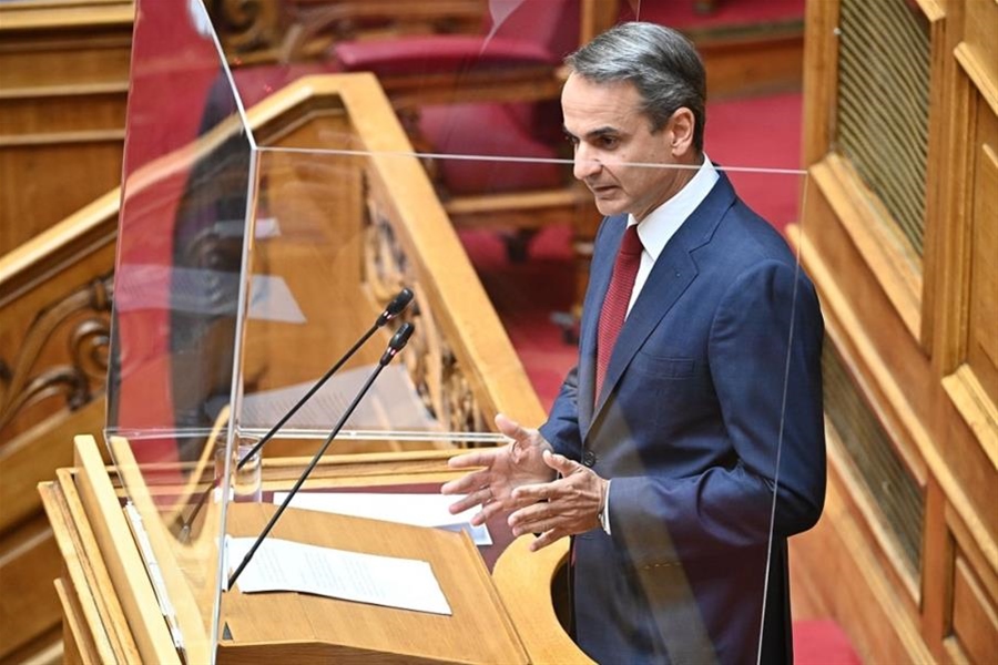 Επίθεση στον Αλέξη Τσίπρα από τον Κυριάκο Μητσοτάκη στη Βουλή: «Αναρωτιέμαι αν θα ζητήσει συγγνώμη από την υπουργό Παιδείας»