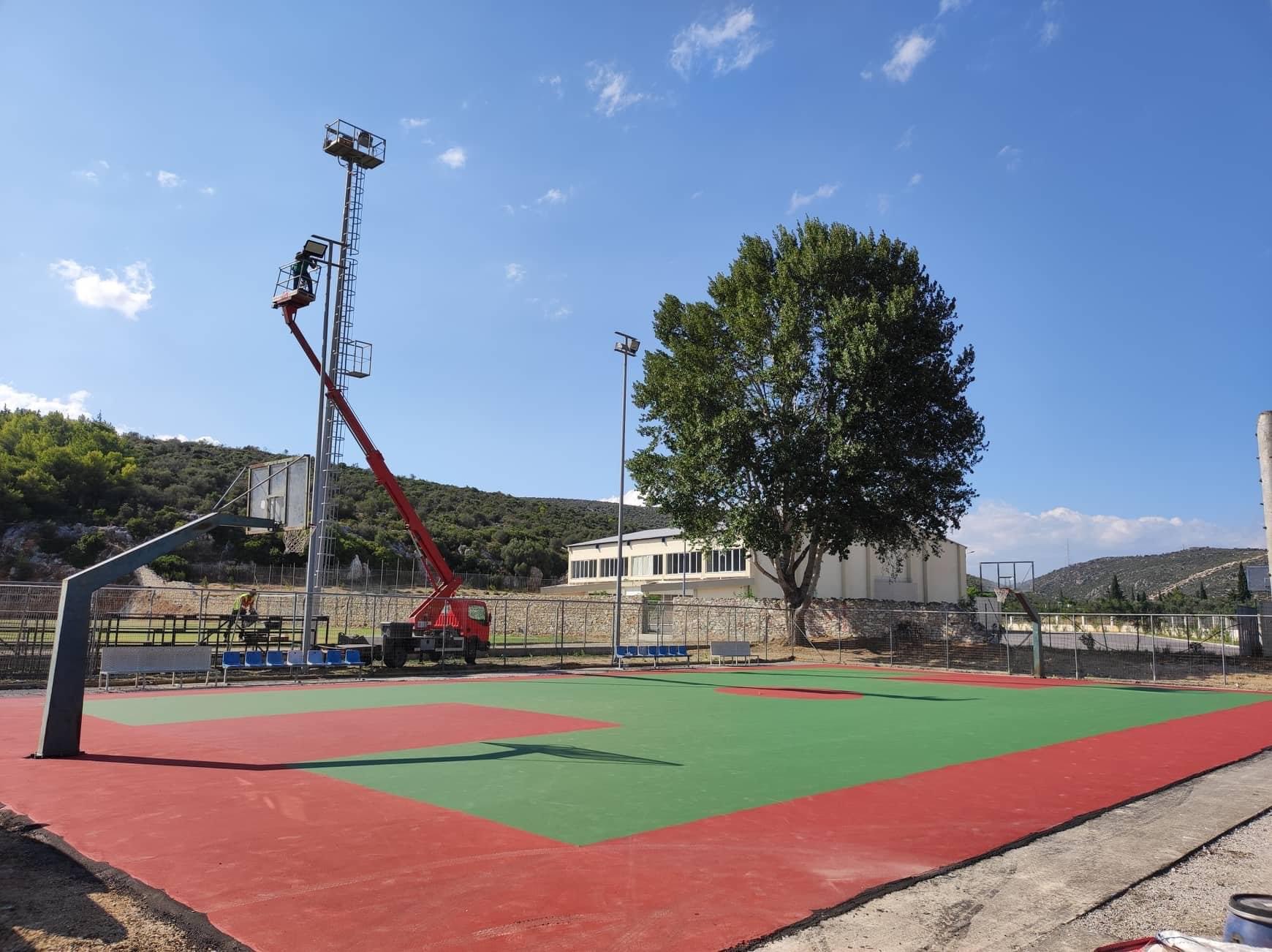 Aνακατασκευή ανοικτών γηπέδων μπάσκετ σε “Τσαρπάλειο” και Γενικό Λυκείο Αλιβερίου