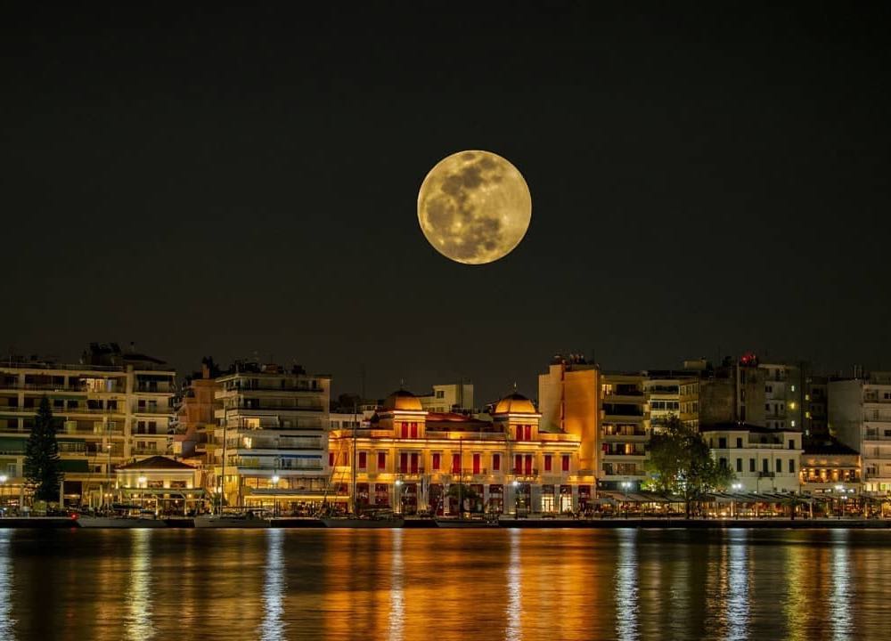 Αυγουστιάτικη Πανσέληνος στην Εύβοια: Tα καλύτερα σημεία για να απολαύσετε το φεγγάρι