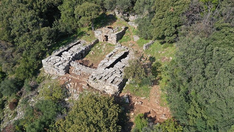 Εύβοια: Μυστήριο με τα δρακόσπιτα στα Στύρα – Τι δείχνει αρχαιολογική έρευνα