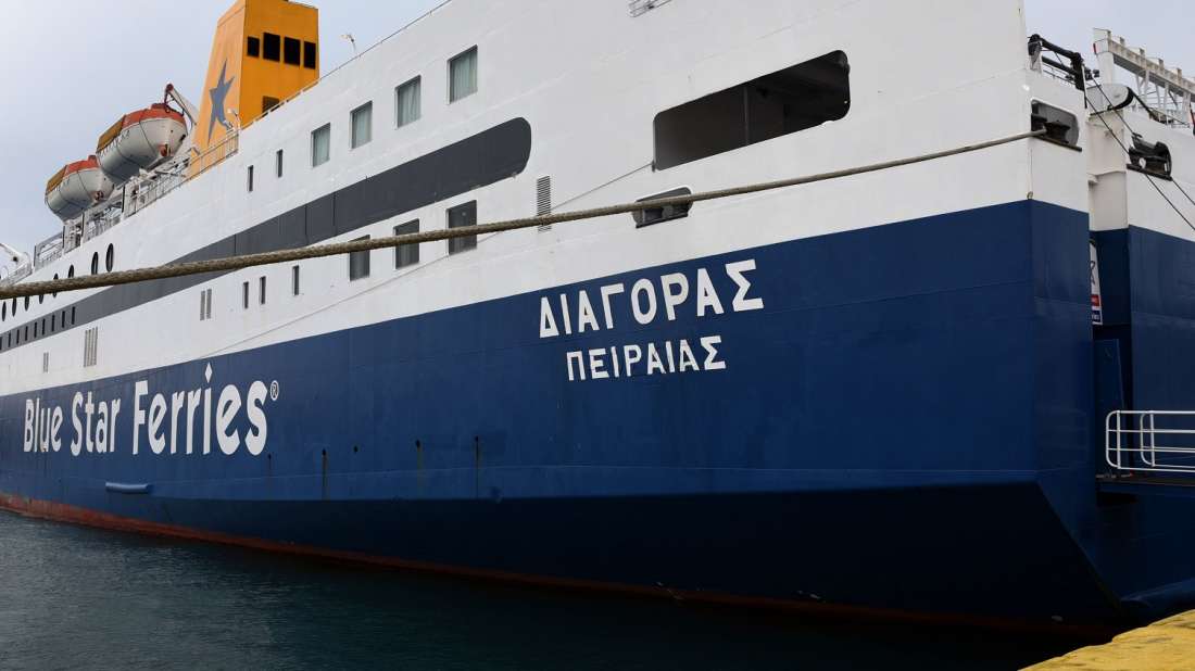 Πρόσκρουση πλοίου σε προβλήτα λιμένα: Καλά στην υγεία τους οι επιβαίνοντες