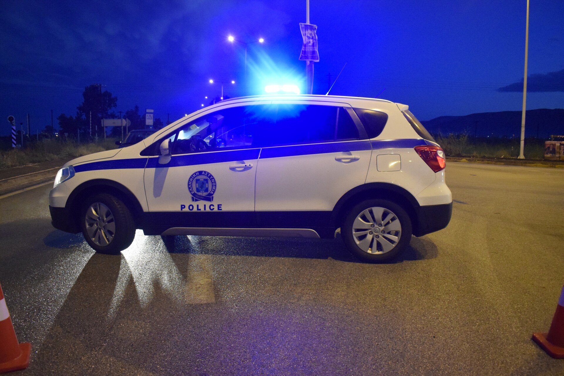 Εύβοια: «Μυστήριο» με νεκρή γυναίκα εγκαταλελειμμένη σε δρόμο της Χαλκίδας