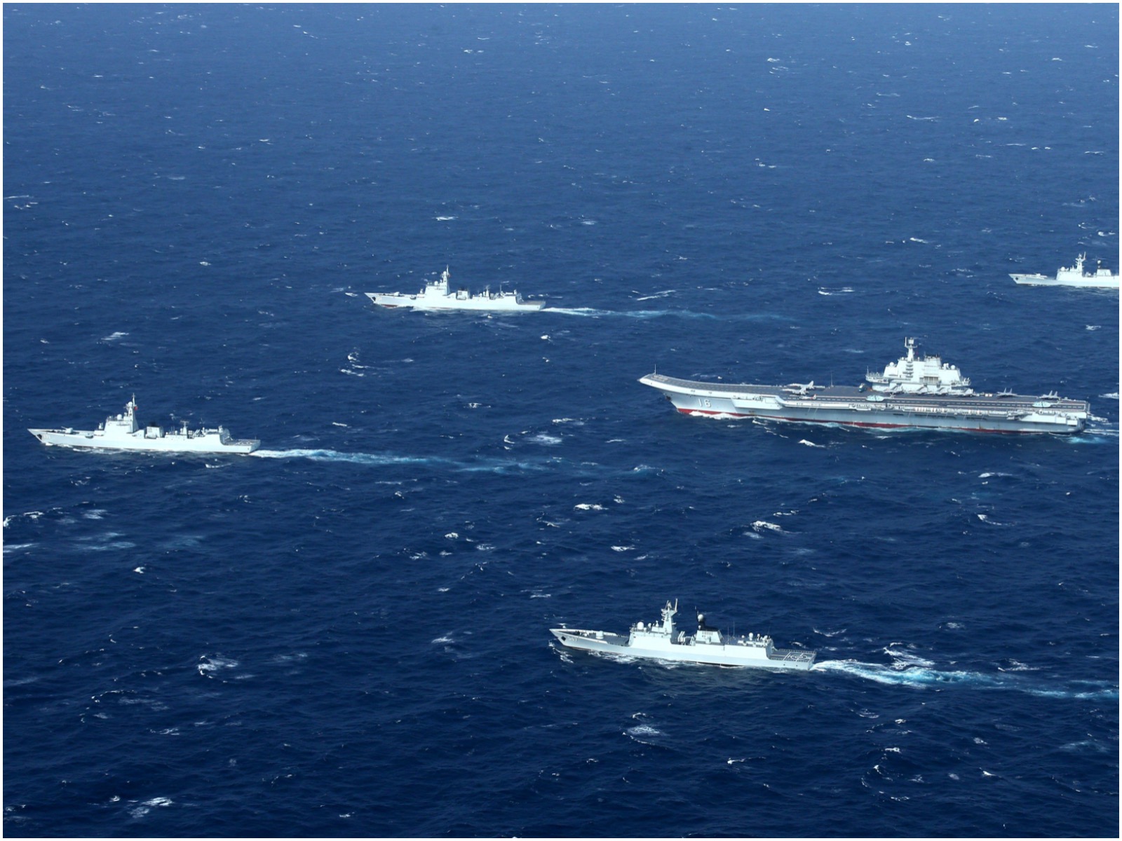 Σε ετοιμότητα πολεμικά πλοία Κίνας και Ταϊβάν
