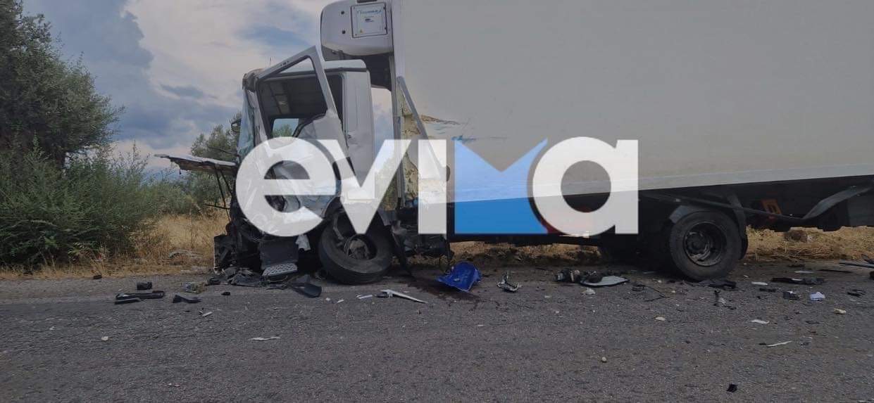 Εύβοια: Σφοδρό τροχαίο στην Ερέτρια – ΙΧ συγκρούστηκε με φορτηγό (pics)