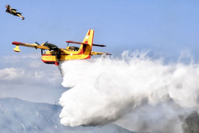 Φωτιά στο Δίστομο Βοιωτίας – Επιχειρούν επίγειες και εναέριες δυνάμεις