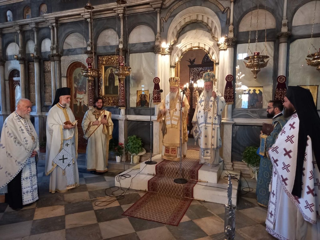 Λειτουργία στον Ιερό Ναό της πολιούχου Χαλκίδας Αγίας Παρασκευής από τον Μητροπολίτη Χαλκίδας