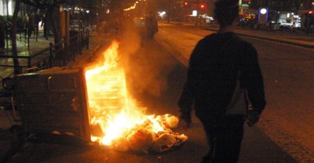 Εύβοια: Πρόστιμο σε πολίτη του δήμου Κύμης Αλιβερίου έβαλε φωτιά σε κάδο