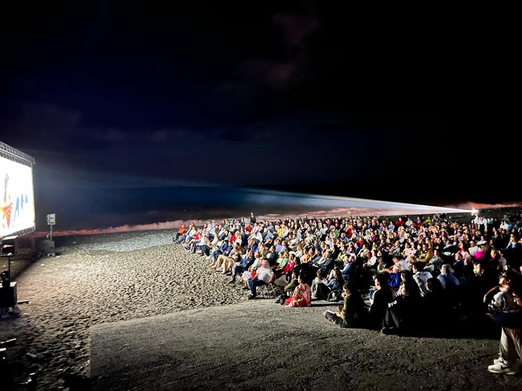 Σινεμά… στο κύμα: Το «Τρίγωνο της Θλίψης» σε πανελλήνια open air προβολή στην Χιλιαδού της Εύβοιας