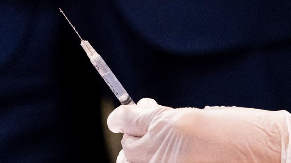 Κορονοϊός: Ξεκινούν οι εμβολιασμοί αναμνηστικής δόσης με το επικαιροποιημένο εμβόλιο – Σε ποιους συστήνεται