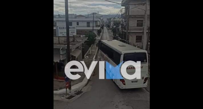Εύβοια: «Σφήνωσε» λεωφορείο στην Ιστιαία