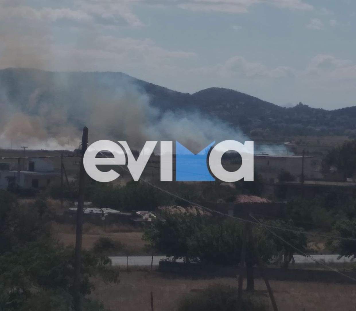 Εύβοια: Φωτιά στα Κριεζά κοντά σε σπίτια – Οι πρώτες εικόνες