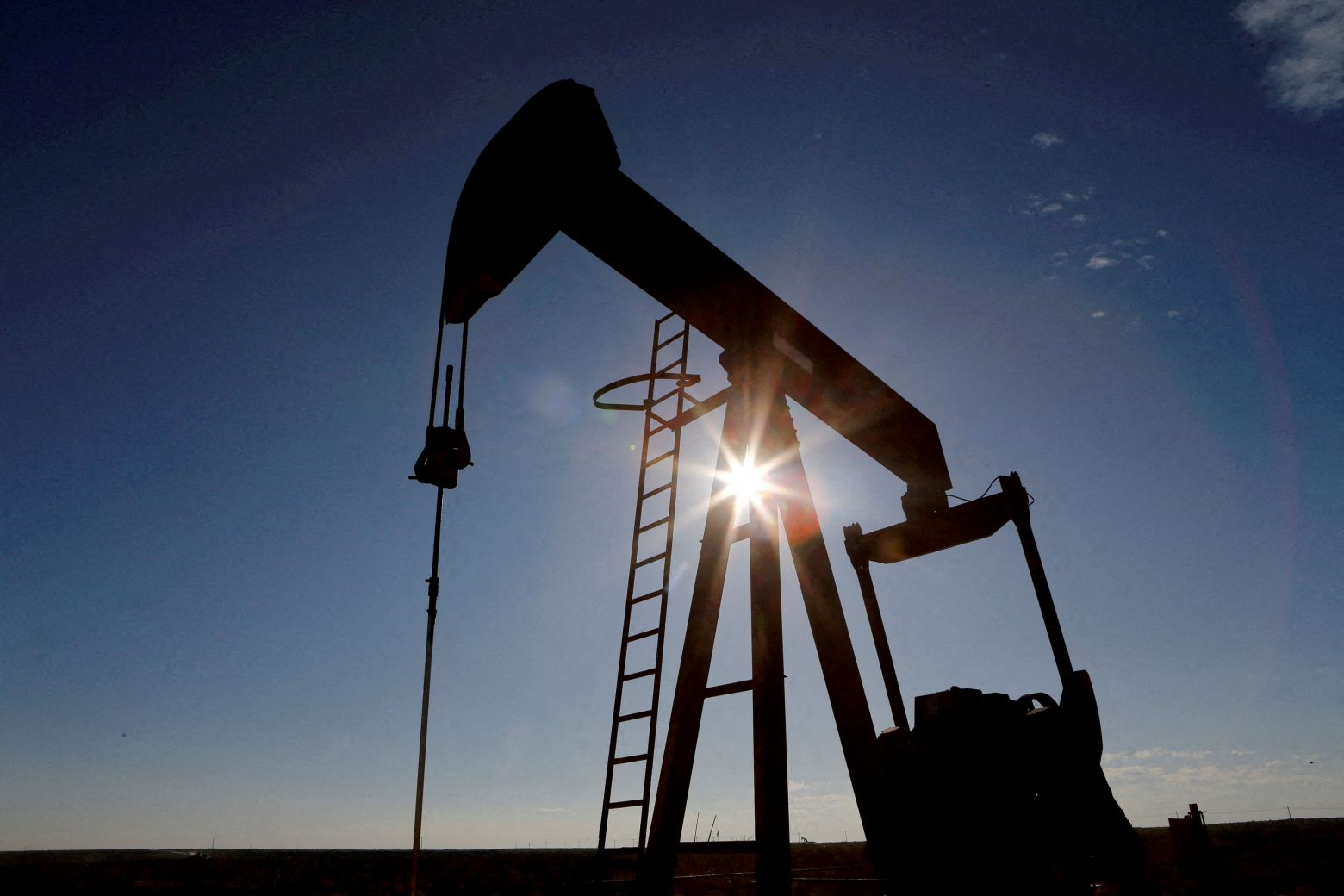 Ενεργειακή κρίση: Έκτακτος φόρος 33% στα διυλιστήρια για να μειωθεί η τιμή του πετρελαίου