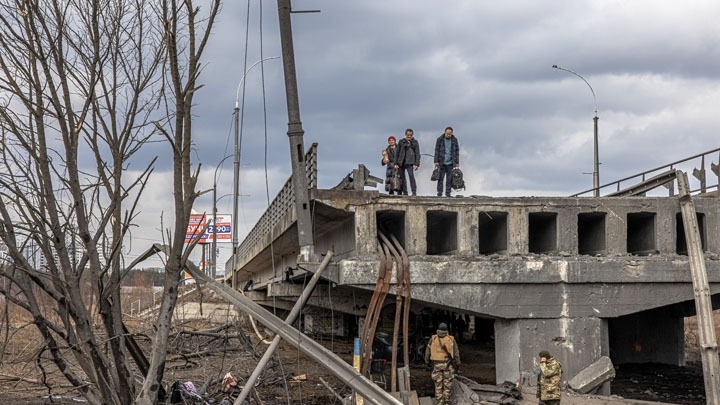 Oυκρανία: Τουλάχιστον 23 άμαχοι νεκροί από ρωσικό πύραυλο