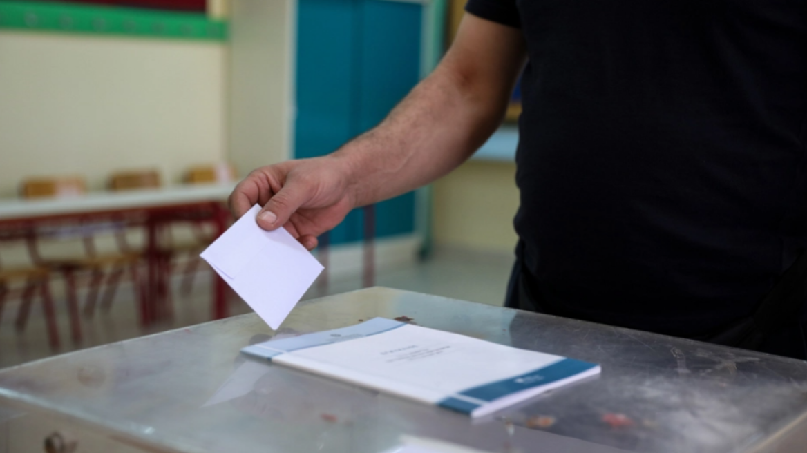 Δημοσκόπηση MRB: Στο 6,4% η διαφορά ΝΔ – ΣΥΡΙΖΑ – Καθοριστική για την ψήφο η ακρίβεια