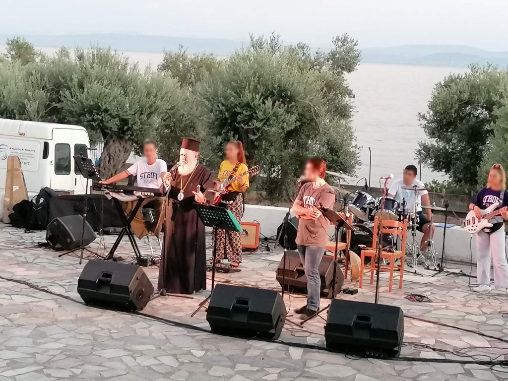 Εύβοια: Στις κατασκηνώσεις της Μητρόπολης και τη συναυλία του ΚΕΘΕΑ βρέθηκε ο Μητροπολίτης Χαλκίδος Χρυσόστομος