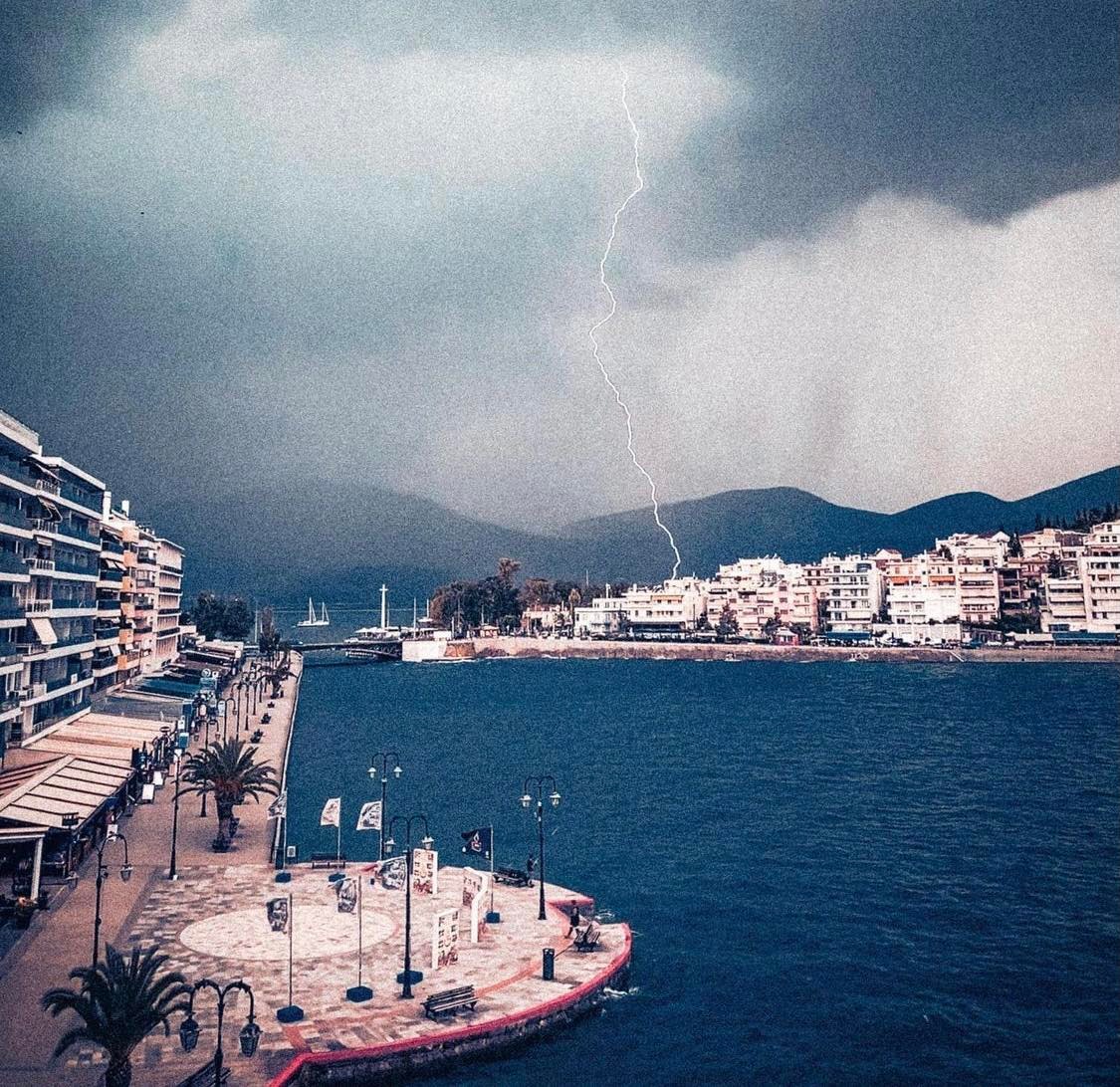 Έκτακτη προειδοποίηση Αρναούτογλου: «Αγριεύει» ξανά ο καιρός στην Εύβοια με μπόρες και καταιγίδες