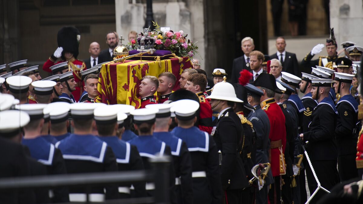 Το τελευταίο αντίο στη βασίλισσα Ελισάβετ λεπτό προς λεπτό η κηδεία στο Αββαείο