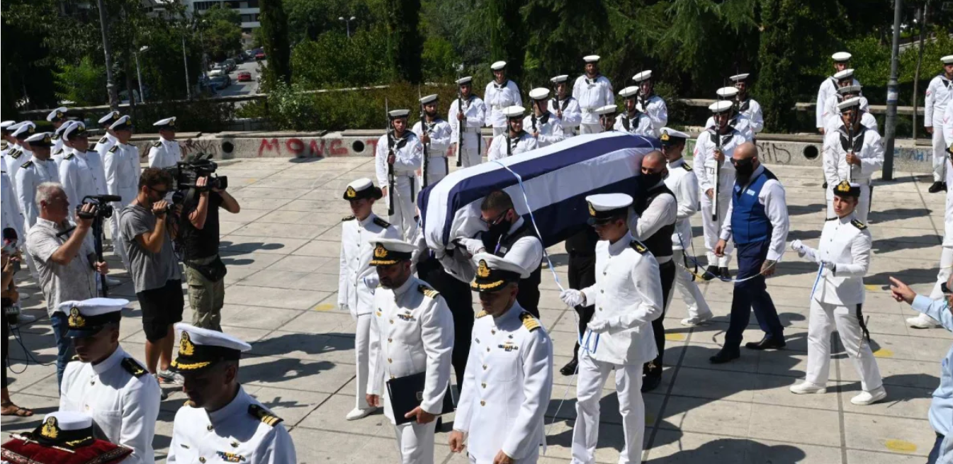 Ράγισαν καρδιές στην κηδεία της 19χρονης δοκίμου του Πολεμικού Ναυτικού