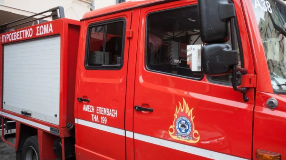 Εύβοια: Αμάξι τυλίχθηκε στις φλόγες