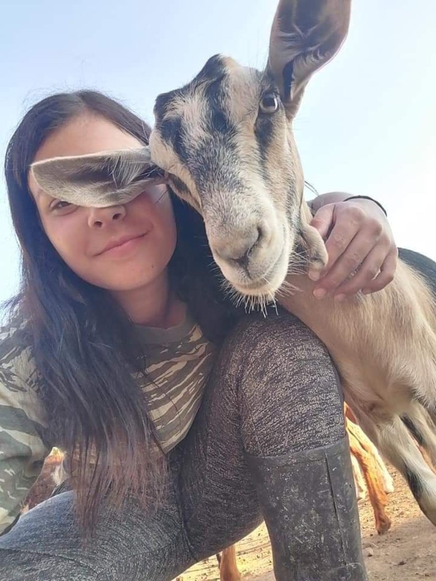 Μαρία Ρέτσα: Η καθημερινότητα μίας 20χρονης κτηνοτρόφου στον Γαβαλά Εύβοιας