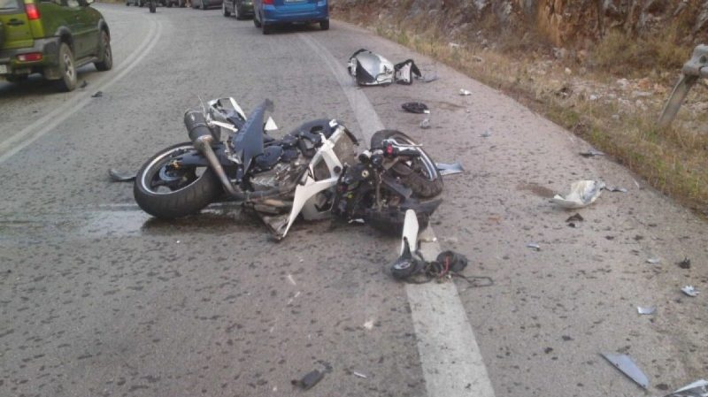 Σοκαριστικό τροχαίο με νεκρό μοτοσικλετιστή- Η μηχανή κόπηκε σε τρία κομμάτια