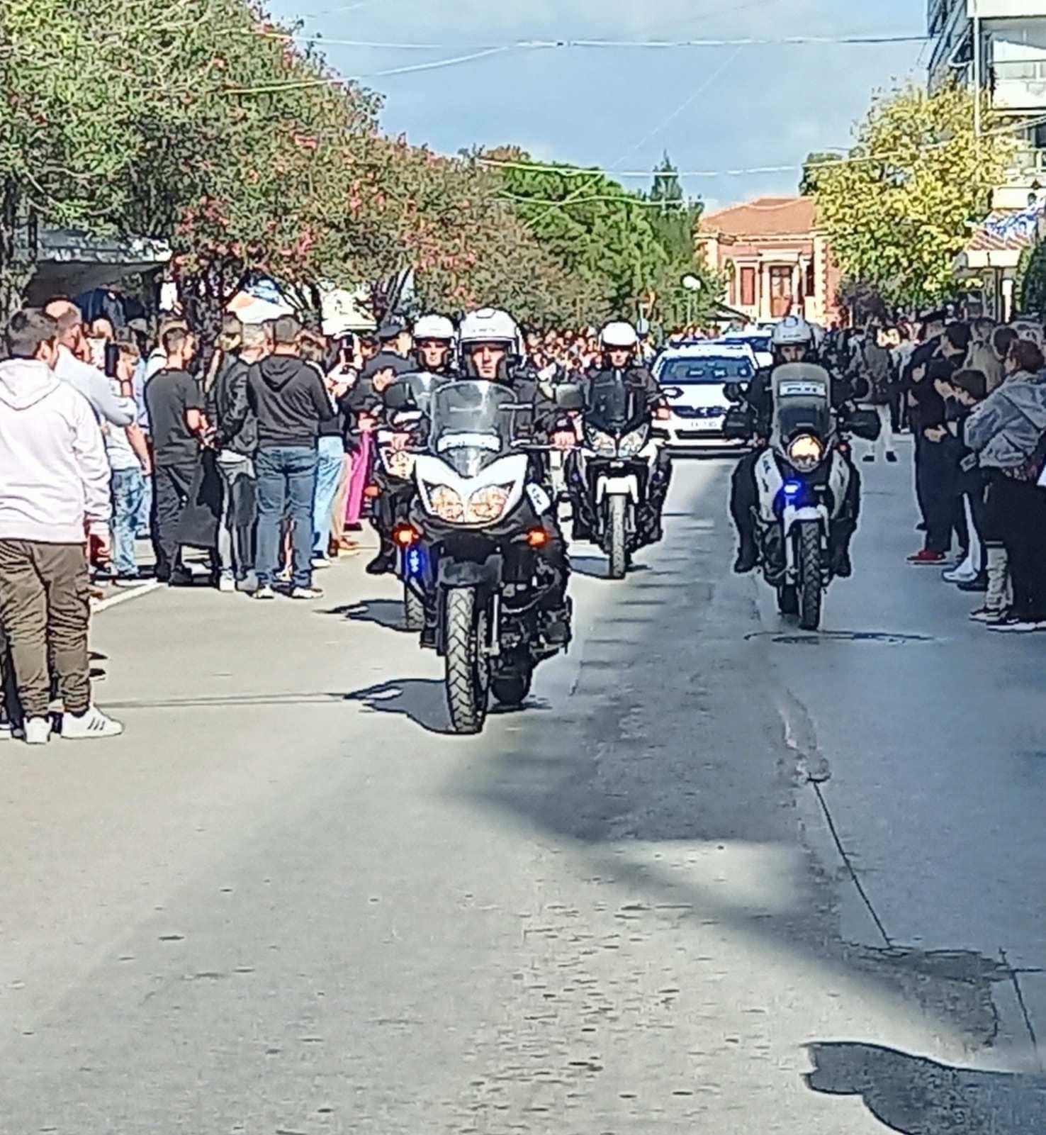 Χαλκίδα: Εντυπωσίασε η παρέλαση της αστυνομίας με μηχανές και περιπολικά