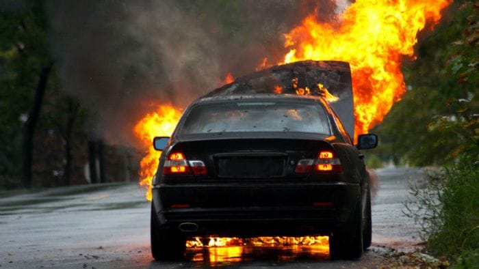 Εύβοια: Φωτιά σε αυτοκίνητο στο Αλιβέρι