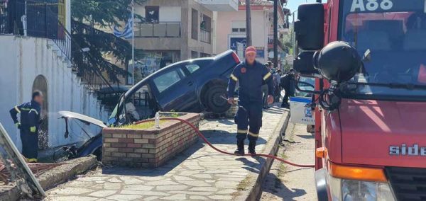 Αυτοκίνητο καρφώθηκε σε παιδικό σταθμό: Ευτυχώς δεν υπήρξαν θύματα