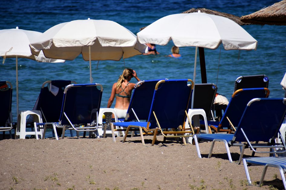 Φωτογράφιζε λουόμενους που έκαναν μπάνιο σε παραλία