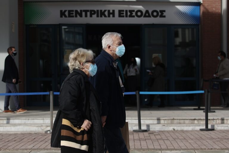 Θάνος Πλεύρης: Διαγράφεται το πρόστιμο στους ανεμβολίαστους άνω των 60