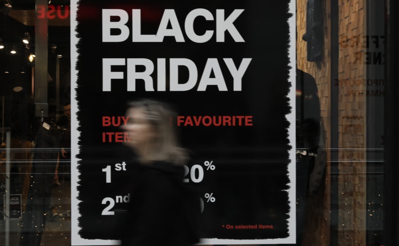 Σε ρυθμούς Black Friday η Εύβοια – Προσοχή στις εικονικές εκπτώσεις