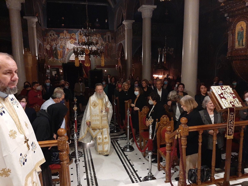 Πλήθος πιστών στην προεόρτια ιερά αγρυπνία στον Άγιο Δημήτριο Χαλκίδας (εικόνες)