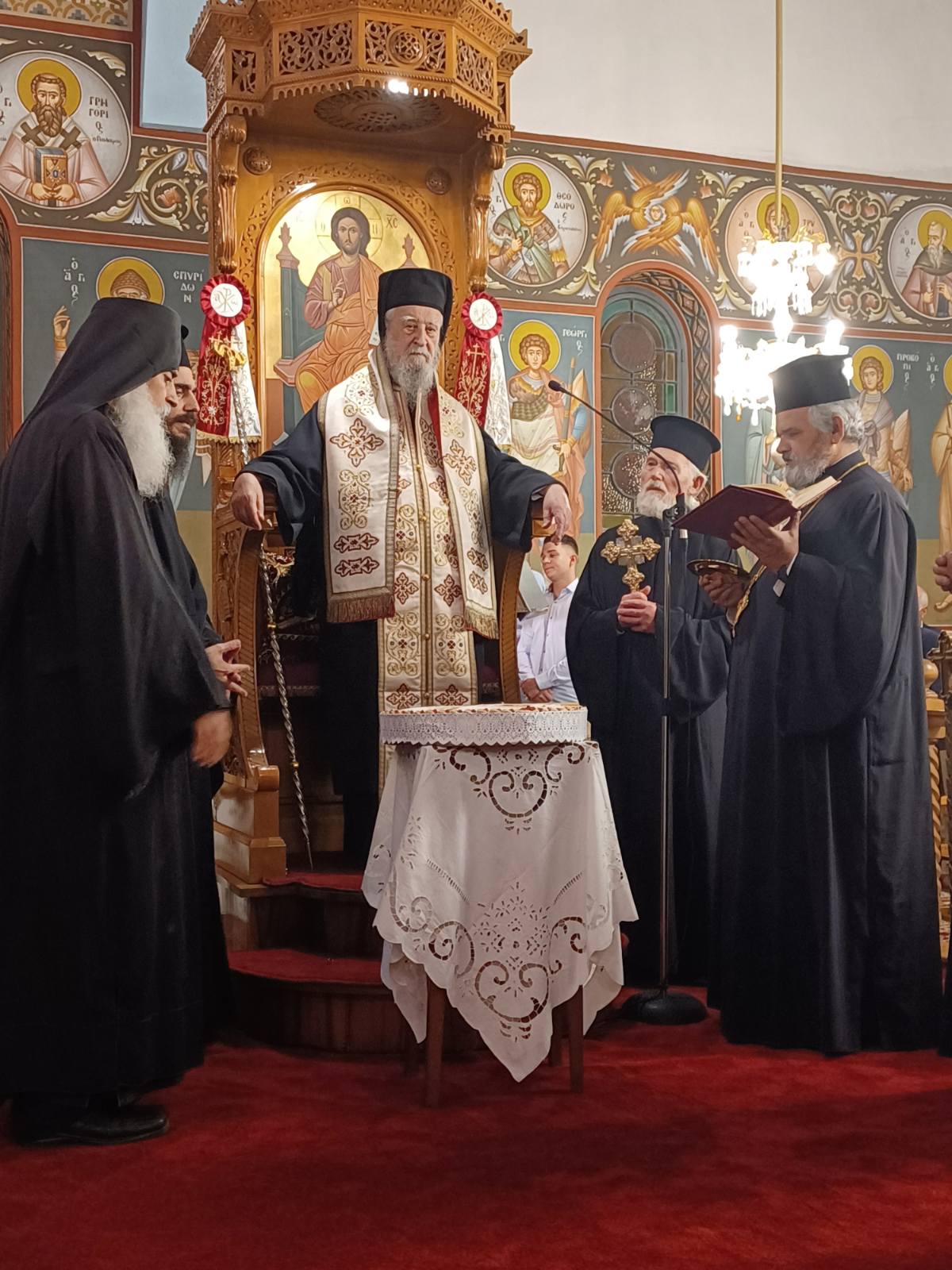 Εύβοια: Με λαμπρότητα ο Αρχιερατικός Εσπερινός Αγίου Δημητρίου στην Μητρόπολη Καρυστίας