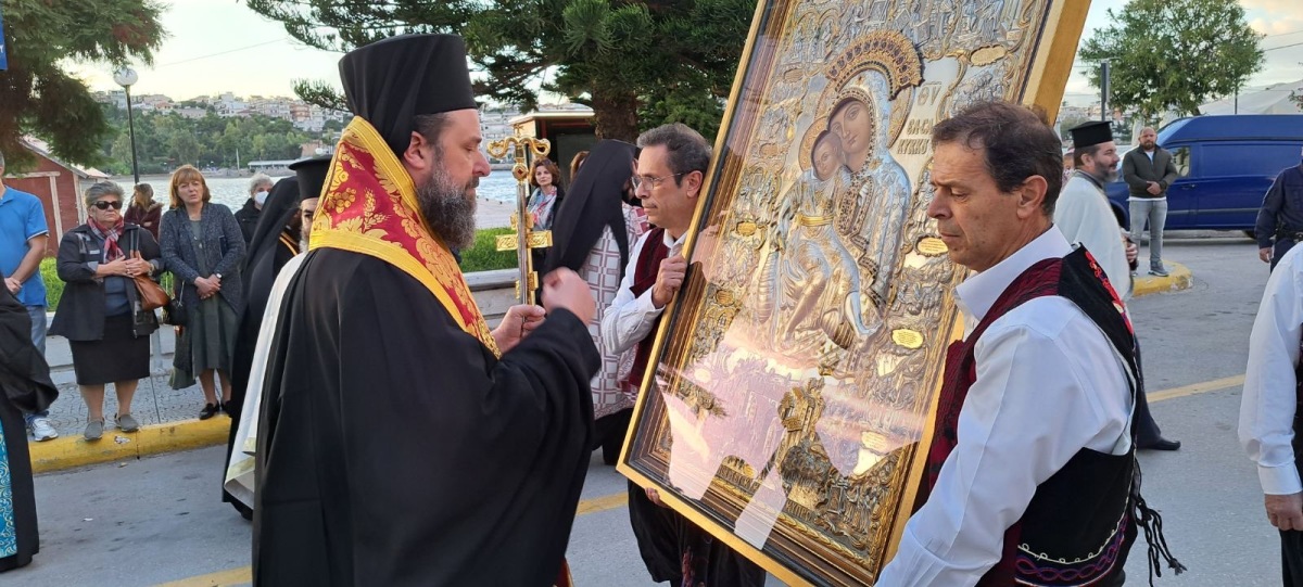 Εύβοια: Λαμπρή υποδοχή της εικόνας της Παναγίας του Κύκκου στο ναό του Αγίου Δημητρίου στη Χαλκίδα