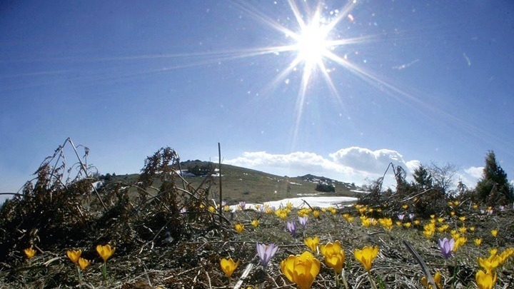 Ένα «ατμοσφαιρικό βουνό» φέρνει… την Άνοιξη- Ο Κλέαρχος Μαρουσάκης για τον ανέλπιστα καλό καιρό των ημερών αυτών