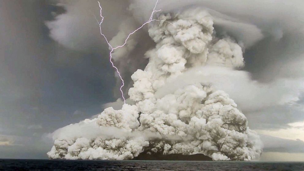 Έκρηξη ηφαιστείου Hunga Tonga και καιρός του χειμώνα- O Σάκης Αρναούτογλου εξηγεί αν σχετίζονται