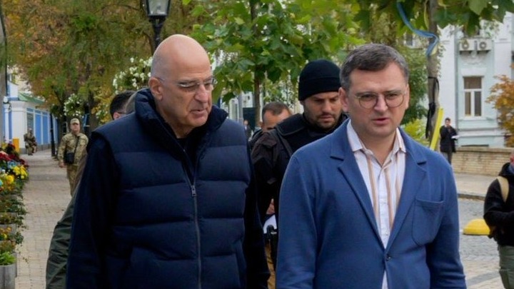 Ν. Δένδιας: Σε καταφύγιο ο υπουργός Εξωτερικών – Ήχησαν οι σειρήνες κατά τη διάρκεια της επίσκεψης του στο Κίεβο