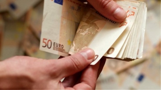 Επιδόματα σε 150.000 εργαζόμενους- Τι να προσέξετε για να πάρετε 400 ευρώ