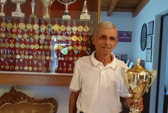 Απίστευτο: 90χρονος δρομέας πετυχαίνει ακόμη διεθνείς αθλητικές διακρίσεις Απίστευτο: 90χρονος δρομέας πετυχαίνει ακόμη διεθνείς αθλητικές διακρίσεις
