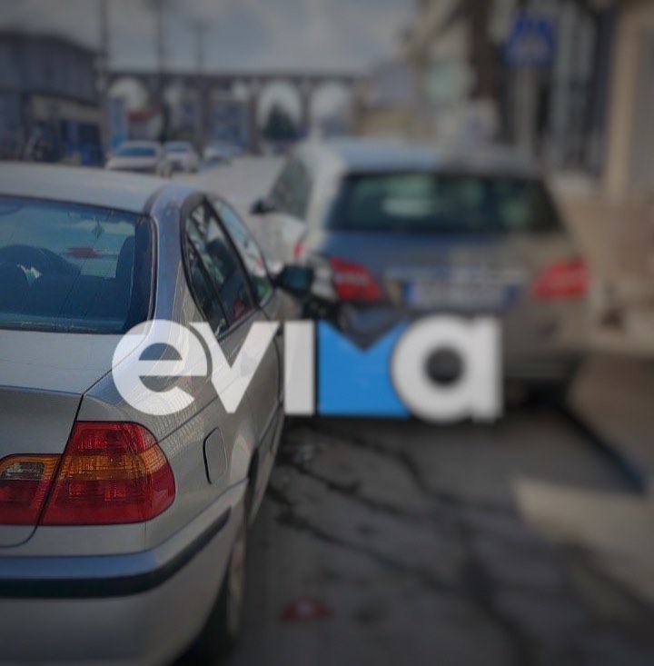Εύβοια: Τροχαίο στην Χαλκίδα- Αυτοκίνητο έπεσε σε παρκαρισμένο όχημα