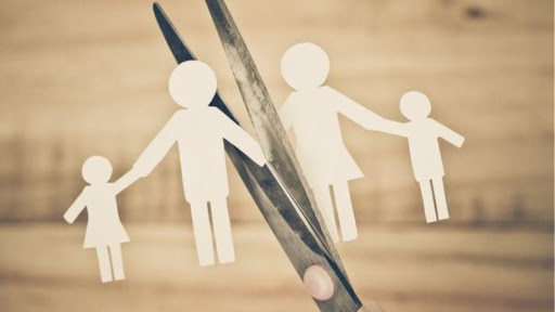 Έρευνα: Μητέρες καταγγέλλουν τους πατεράδες των παιδιών τους για κακοποίηση – Γνωστή παιδοψυχολόγος στο επίκεντρο των ερευνών