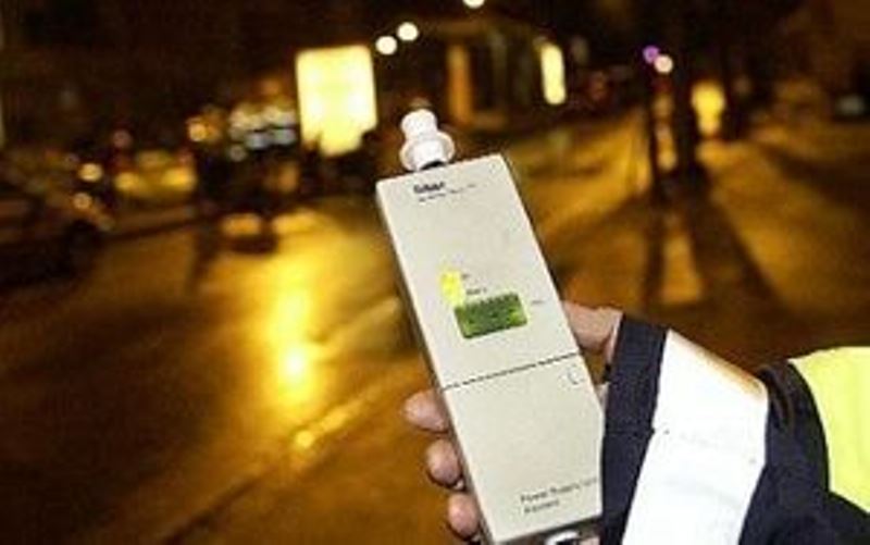 Πόσο μπορείτε να πιείτε για να μην σας «πιάσει» το αλκοτέστ