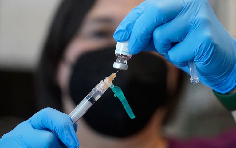 Κορονοϊός: Ποια είναι η παρενέργεια των mRNA εμβολίων στις γυναίκες