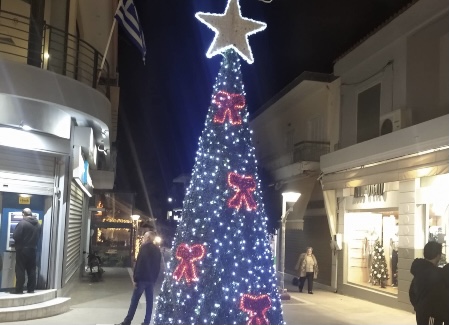 Εύβοια: Σε Χριστουγεννιάτικο mood το Αλιβέρι – Ξεκίνησε ο στολισμός