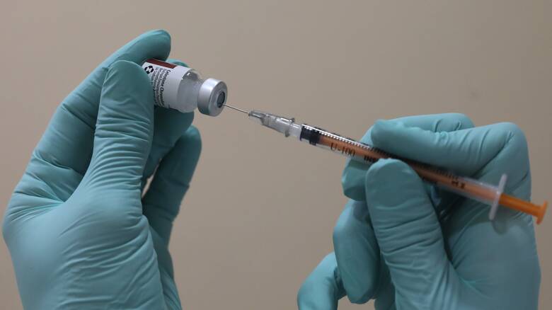 Γρίπη: Όλα όσα πρέπει να ξέρεις για τον ιό και το εμβόλιο- Ποιοι δεν πρέπει να το κάνουν