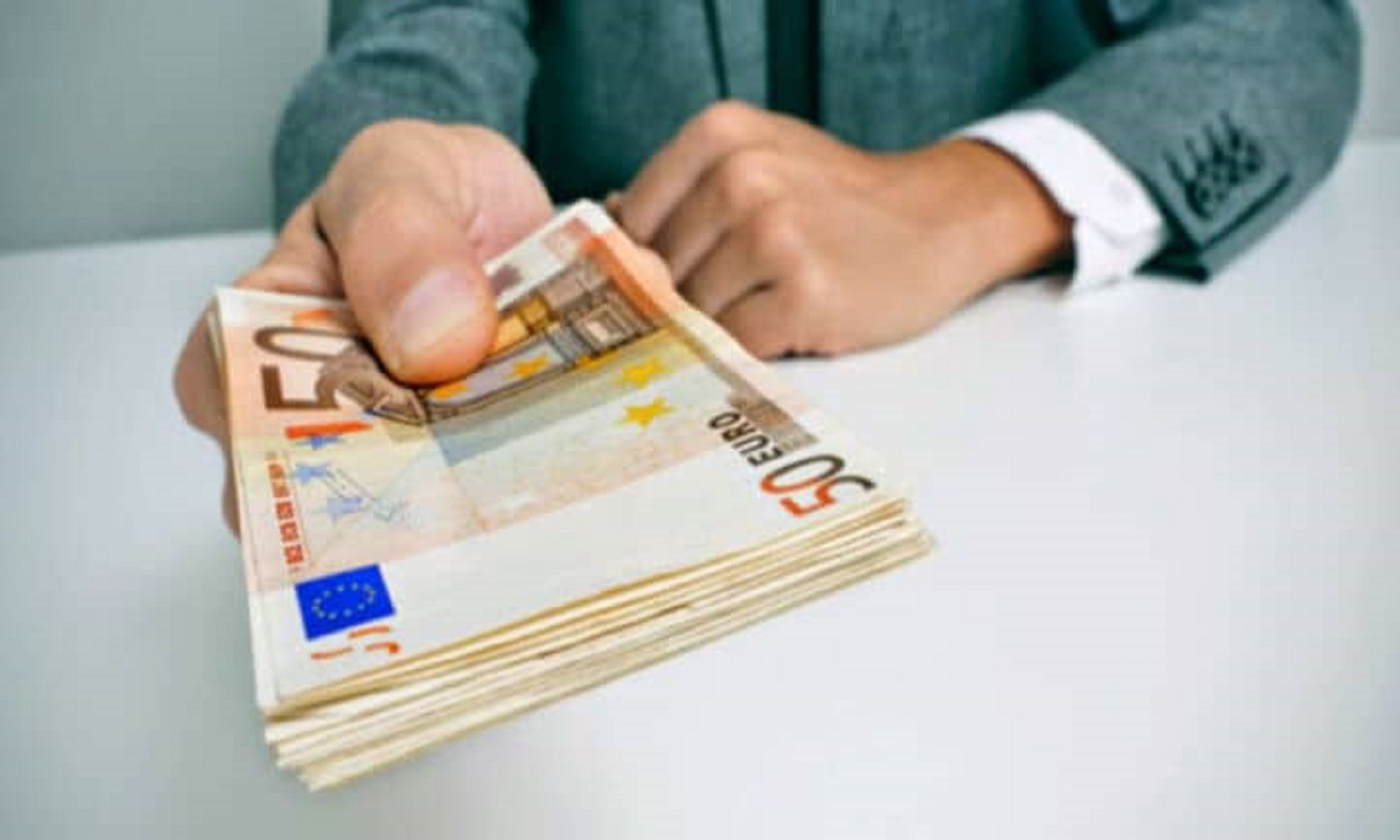 Πότε πληρώνεται το επίδομα εργασίας – Ποιοι δικαιούνται εφάπαξ 300 ευρώ