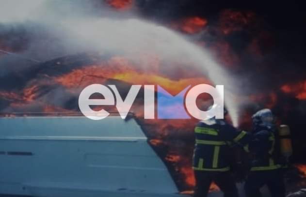 Εύβοια: Φωτιά σε σκάφος στην Χαλκίδα – Κάηκε ολοσχερώς