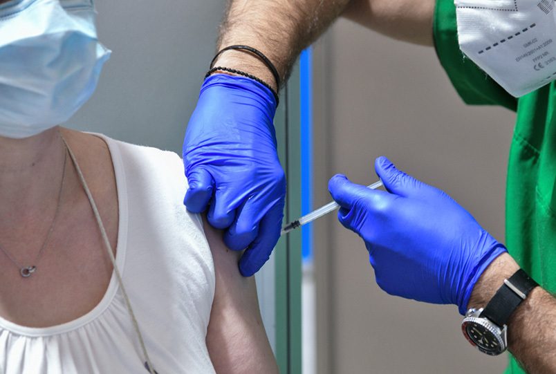 Κορονοϊός: Στα σκαριά διάταξη για την κατάργηση του προστίμου για τους ανεμβολίαστους άνω των 60 ετών